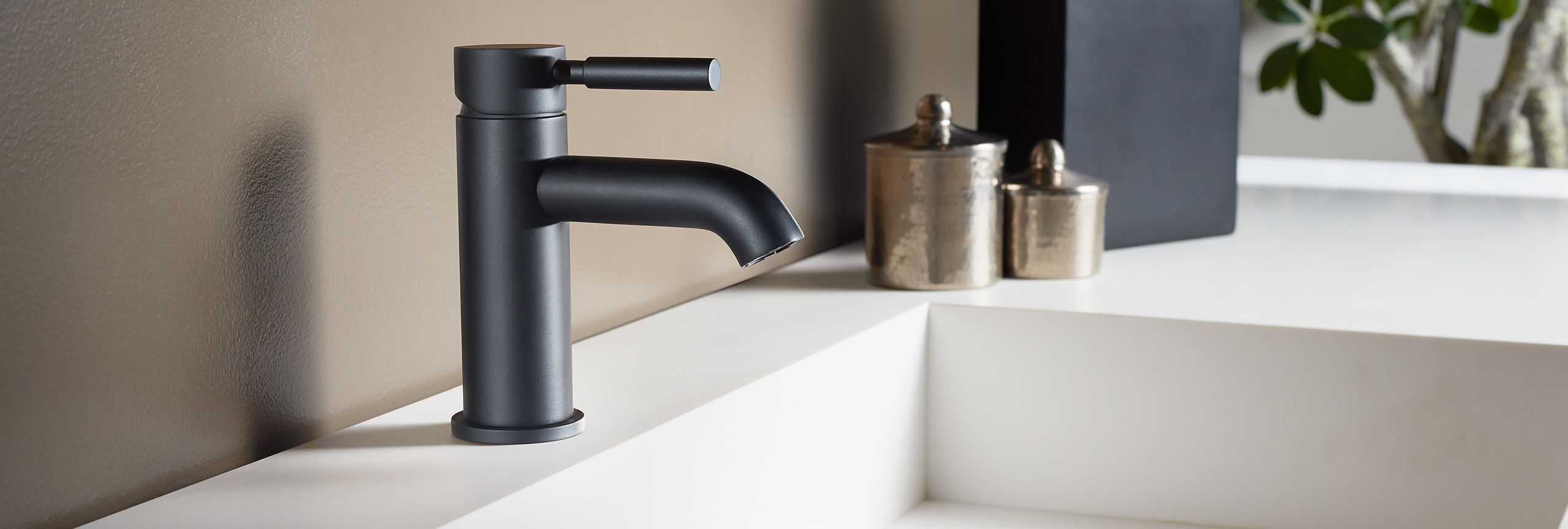 bathroom series Avalon single hole faucet in matte black